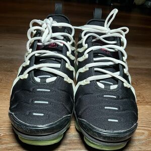 "Do you " Nike vapor maxes size 10.5